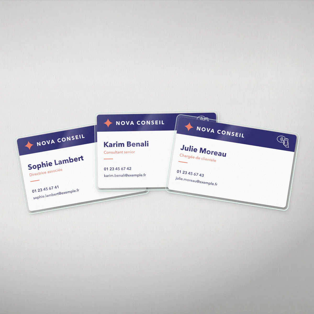 Trois cartes de visite NFC d’équipe à la même charte pour le cabinet de conseil fictif Nova Conseil, chacune au nom d’un collaborateur