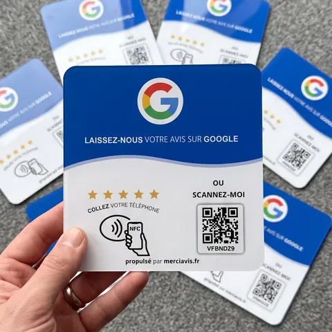 La plaque en main : sa taille et sa finition